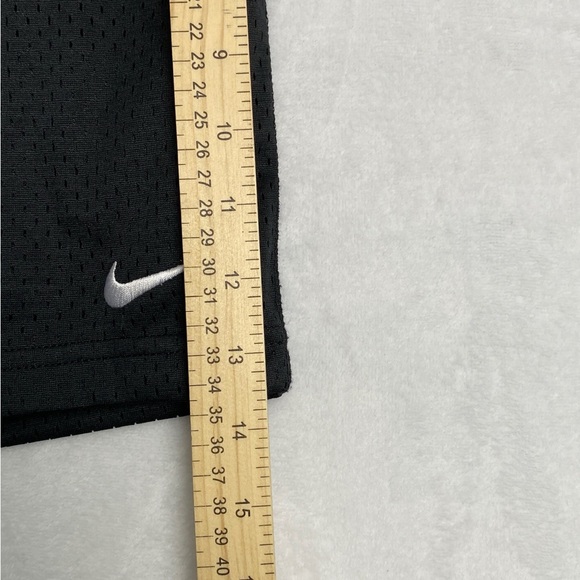 NEW Nike Boys Black Athletic Mesh Shorts 7 - Picture 9 of 10